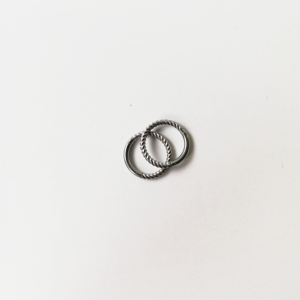 Orecchini a cerchio Biojoux Twisted Ring