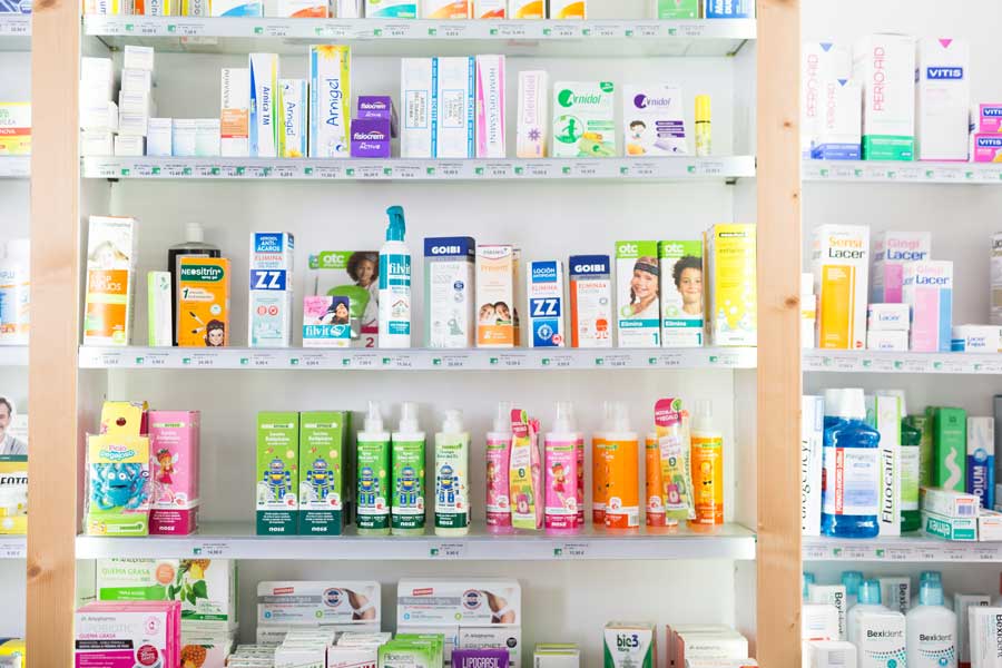 Esporre prodotti in farmacia: come organizzare gli scaffali?